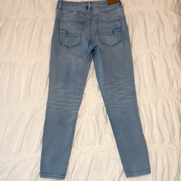 American Eagle light wash jeans size 6 - Picture 2 of 5